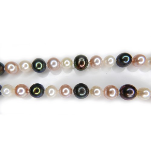 271 - A white and black pearl necklace, with 14ct gold clasp, approximate sizes of necklace pearls: white ... 