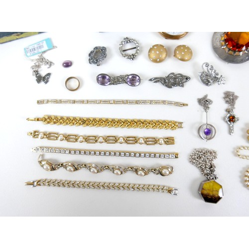 266 - A collection of costume jewellery and watches, including Rotary Automatic, and five other various wr... 