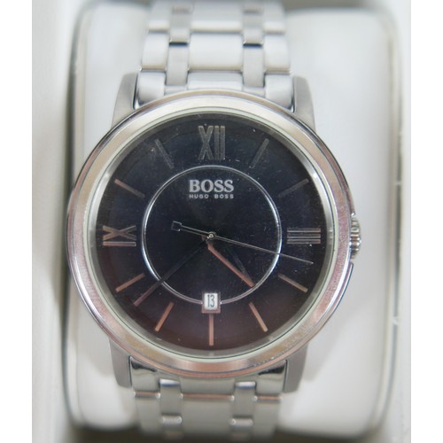 211 - A group of three Hugo Boss stainless steel wristwatches, two gents, cases 40 and 34.5mm, and one lad... 