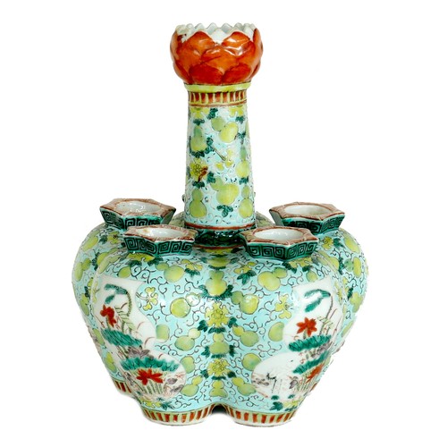 6 - A Chinese porcelain quintel vase, circa 1900, decorated in a famille verte palette with a pale green... 