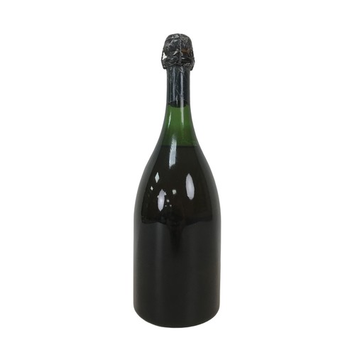 99 - Vintage champagne, a bottle of Moet & Chandon Cuvee Dom Perignon, vintage 1964, U: mid-shoulder, lab... 