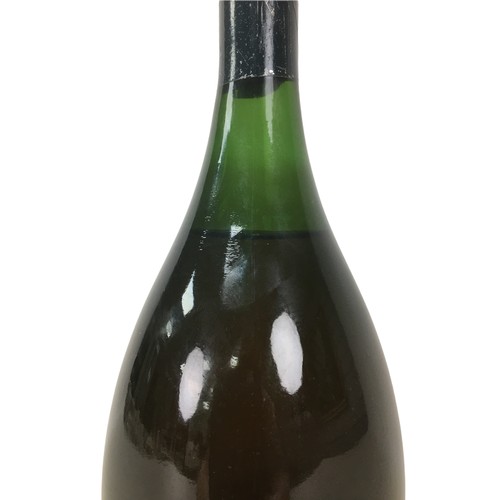 99 - Vintage champagne, a bottle of Moet & Chandon Cuvee Dom Perignon, vintage 1964, U: mid-shoulder, lab... 