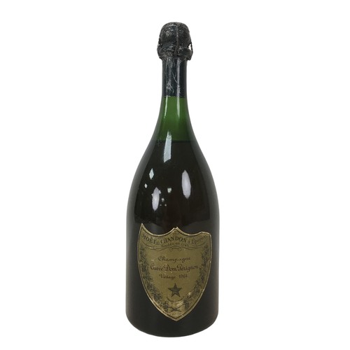 99 - Vintage champagne, a bottle of Moet & Chandon Cuvee Dom Perignon, vintage 1964, U: mid-shoulder, lab... 