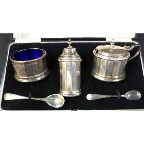 32 - Two silver cruet sets, comprising an Edwardian set of four pepper pots, Colen Hewer Cheshire 1909, 9... 