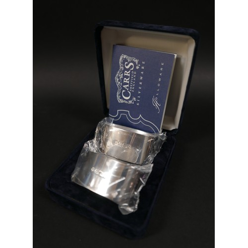 25 - A collection of ERII silver, including a pair of napkin rings with case and still in plastic wrappin... 