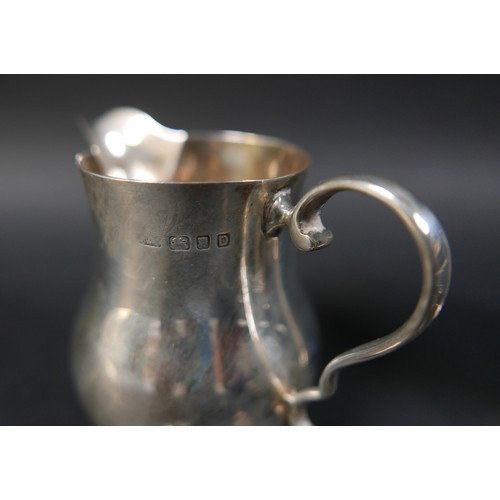 28 - A small group of silver items, comprising a Victorian christening mug, engraved 'Helen', 10cm high, ... 