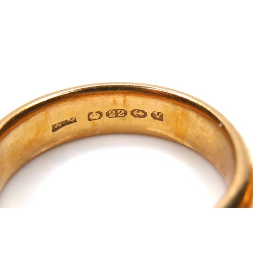 246 - A group of three 22ct yellow gold wedding band rings, comprising one 5.0mm wide, size O, 9.3g, one 3... 