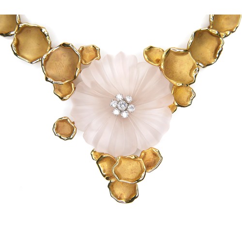 255 - An 18ct yellow gold necklace, in the style of Van Cleef & Arpels, formed as a pale pink frosted glas... 