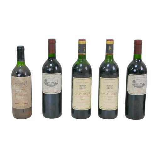 142 - Vintage wine: a mixed parcel of Bordeaux region red wines, comprising two bottles of Chateau Le Gard... 