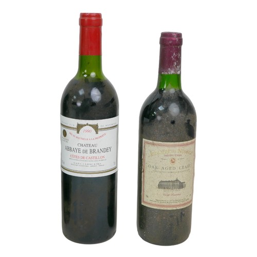 142 - Vintage wine: a mixed parcel of Bordeaux region red wines, comprising two bottles of Chateau Le Gard... 