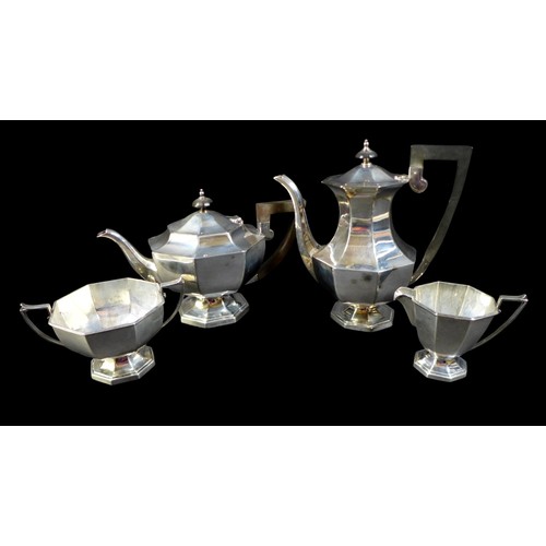 107 - A George V silver tea set, comprising teapot, 28.5 by 15.5 by 16.5cm high, a coffee pot, 23.5 by 12.... 