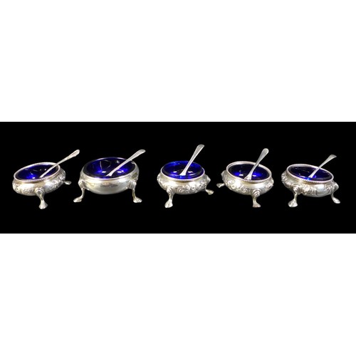 74 - A group of silver, comprising cauldron salts with associated salt spoons, a toast rack. (1 bag)