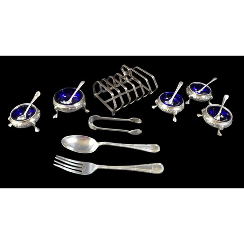 74 - A group of silver, comprising cauldron salts with associated salt spoons, a toast rack. (1 bag)