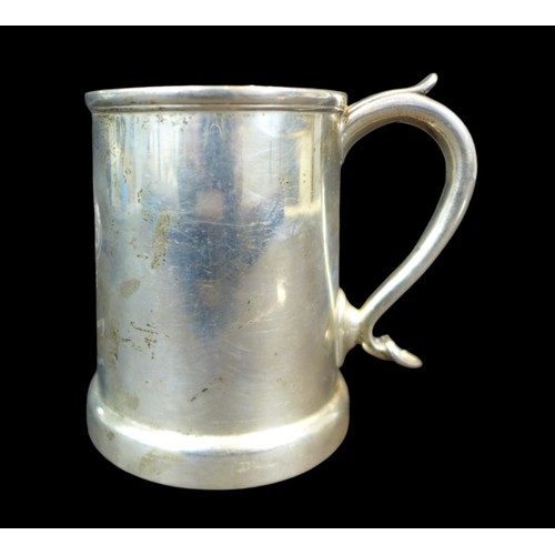 58 - An Edwardian silver presentation tankard, with inscription 'R.H.S. Radcliffe Infirmary 1907-1945 fro... 
