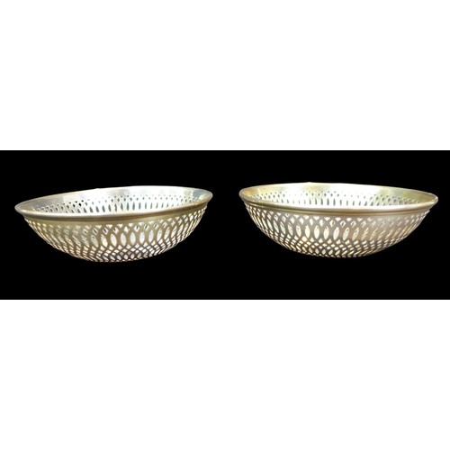 77 - Five pieces of Edwardian and later silver, comprising a pair of bon bon dishes with pierced decorati... 