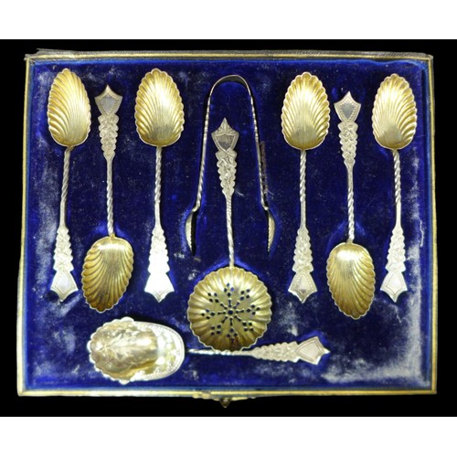 64 - A small group of silver items, comprising a Victorian silver nine piece tea spoon set, with spoons, ... 