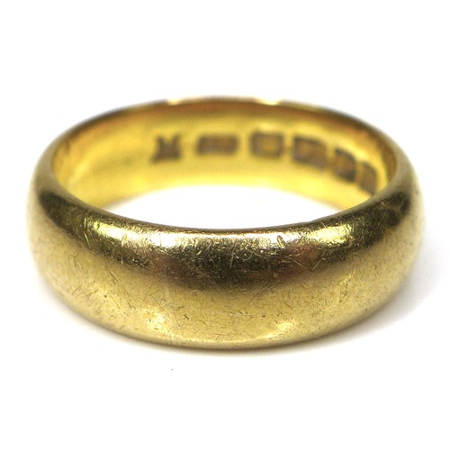 322 - A 22ct gold band, size L/M, 5mm wide, 8.1g.