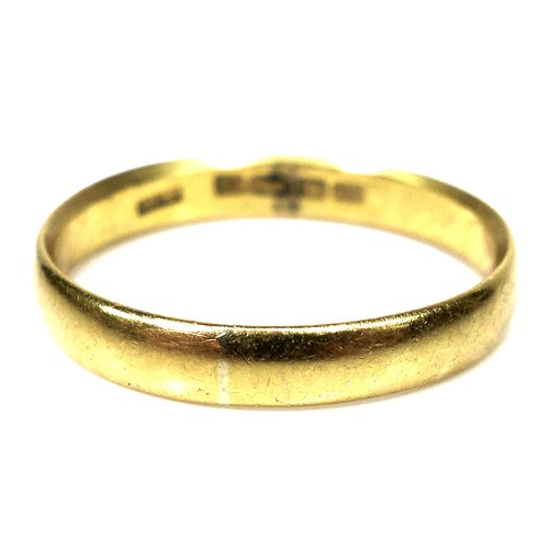 262 - A 22ct gold ring, 3.5mm wide, size R, 3.7g.