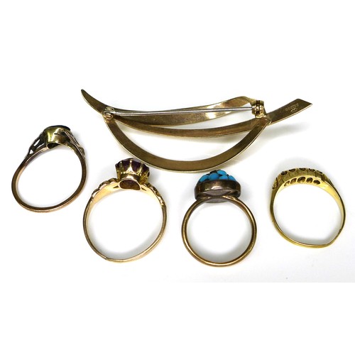 300 - A group of four 9ct gold rings, in a variety of designs, sizes O, M, K and G, total gross weight 9.2... 