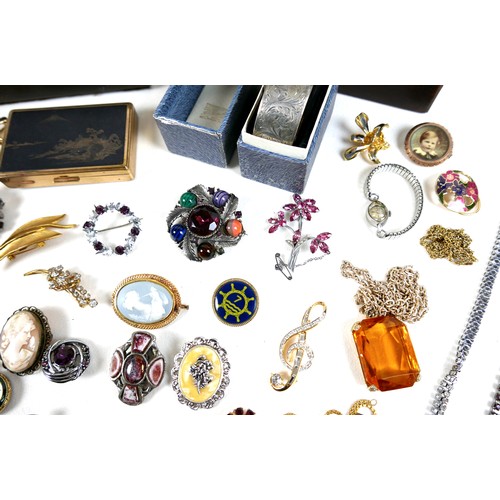 256 - A small group of costume jewellery, including a silver hinged bangle, 39.6g, boxed, a vintage Christ... 