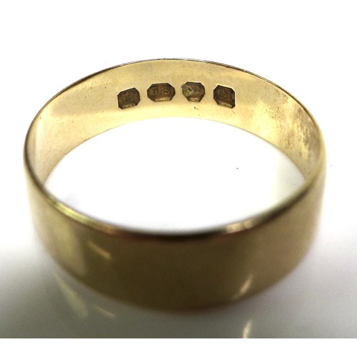 277 - An 18ct gold wedding band ring, size P, 5.3mm wide, 3.2g.