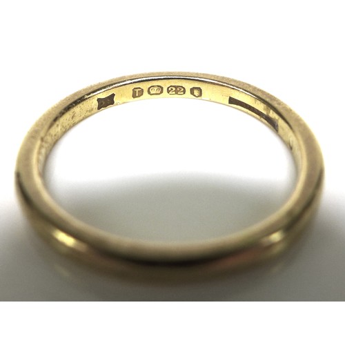 281 - A 22ct gold band ring, 2mm wide, size M/N, 3.3g.