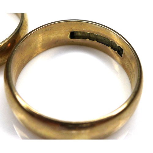 357 - A group of six 9ct yellow gold wedding band rings, 6.0 to 2.5mm wide, sizes K to R, combined weight ... 