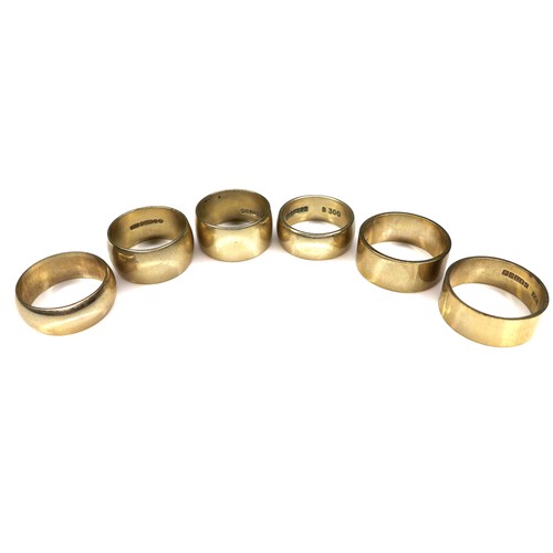 370 - A group of six 9ct yellow gold wedding band rings, 10.0 to 7.5mm wide, sizes M to Q, combined weight... 