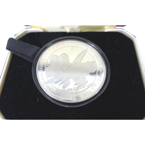 115 - A Royal Mint Silver Proof £1 collection 1984-1987, with presentation case and certificate, a 1990 si... 