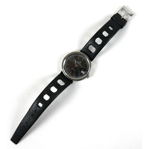 249 - A Universal Polerouter stainless steel gentleman's wristwatch, with black dial, date aperture at 3 o... 