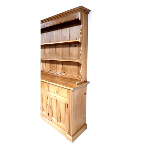 271 - A modern pine dresser, with plate rack over three drawers and three cupboards with turned knobs, 175... 