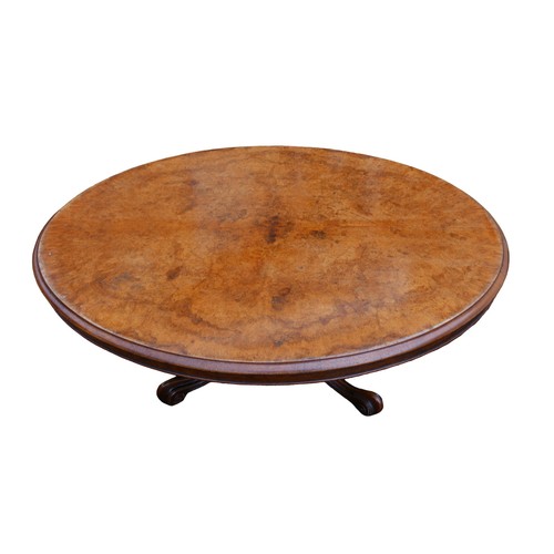 254 - An Edwardian walnut  oval topped breakfast table, raised upon cabriole legs and scroll feet, 135 by ... 