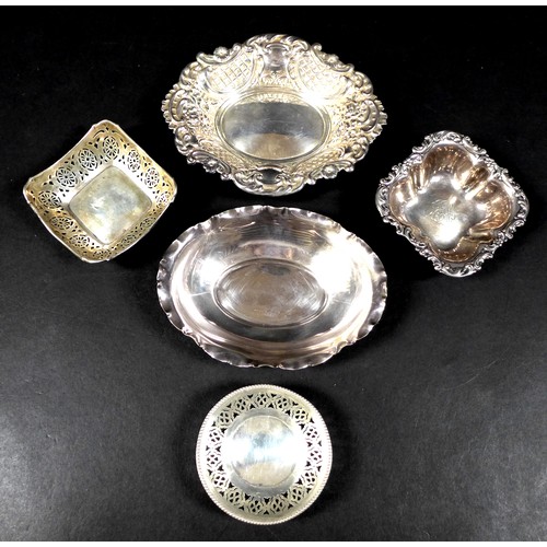 29 - Five George V and later silver bon bon dishes, 8.2toz total. (1 bag)