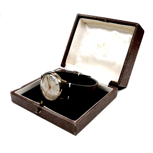 107 - A Garrard Automatic 9ct gold cased gentleman's wristwatch, circa 1980, circular pearlised dial with ... 