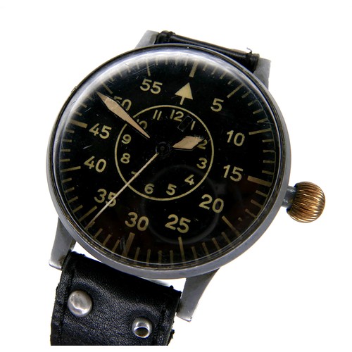 136 - A German WWII Luftwaffe Type B Observers Watch or Beobachtungsuhr (B-Uhr), signed Laco, 22 Steine, c... 