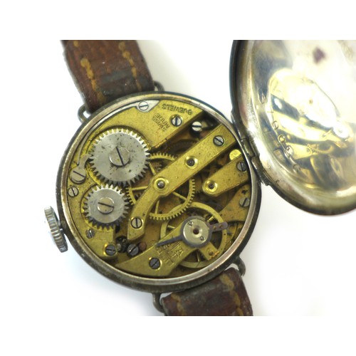 100 - A 9ct gold cased Avia gentleman's wristwatch, with 15 jewel movement, golden Arabic numerals upon a ... 