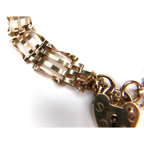 162 - A 9ct gold gate link bracelet, 17cm long, 5.2g.