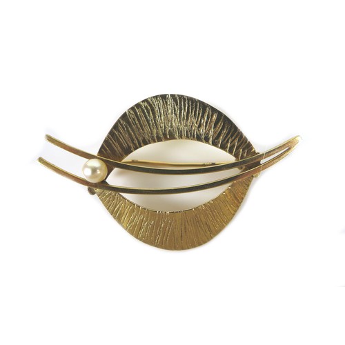 163 - A 9ct gold and pearl brooch of modernist double leaf form, set with a cultured pearl, 5.2cm, 5.0g.