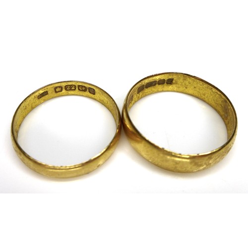 262 - Two 18ct gold wedding rings, the smaller size O, 4mm wide, the larger size Q, 5.5mm wide, 5.8g combi... 