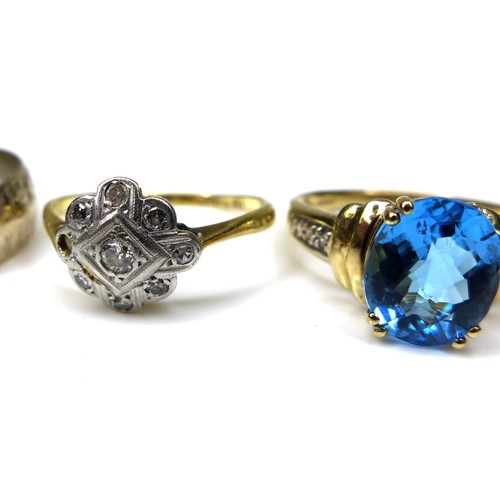 263 - A group of gold jewellery, comprising an 18ct gold, platinum and diamond ring, a/f one stone missing... 