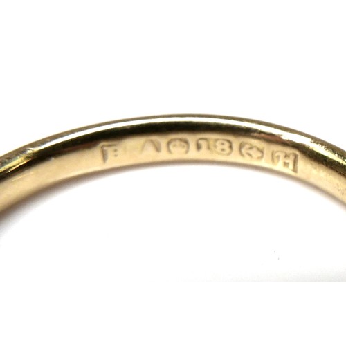 183 - A group of three gold rings, comprising an 18ct gold wedding band, 2.5mm wide, size P, 2.7g, a 9ct g... 