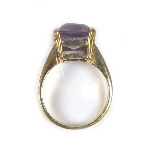 175 - Three 9ct gold dress rings, comprising an pale amethyst style ring, its rectangular stone 14 by 10mm... 