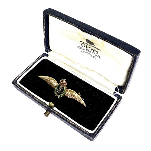 257 - A 9ct gold Royal Naval Air Service (RNAS) sweetheart brooch, circa 1954, in the form of a pair of wi... 