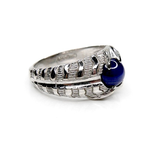 258 - A 14K white gold ring set with a star sapphire, 3.5 by 6.0mm, size S, 6.2g.