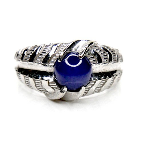 258 - A 14K white gold ring set with a star sapphire, 3.5 by 6.0mm, size S, 6.2g.