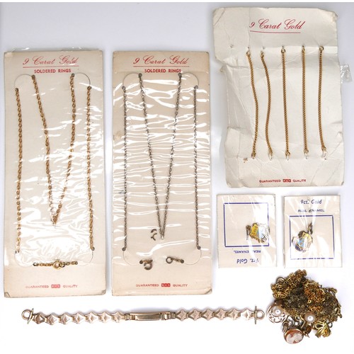 265 - A group of 9ct gold jewellery, including a wristwatch strap, 5.3g, two 18