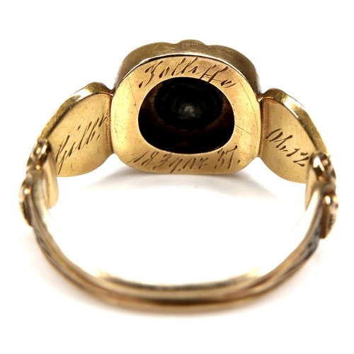 289 - An early Victorian 18ct yellow gold mourning ring, set centrally with a round brilliant cut diamond,... 