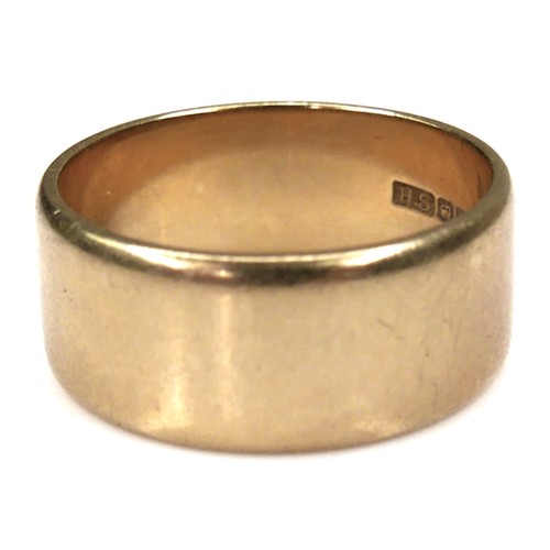 250 - An 18ct gold ring, size N, 7.6g.