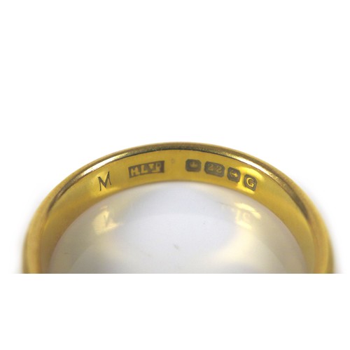 230 - A 22ct gold ring, size L/M, 4.2g.