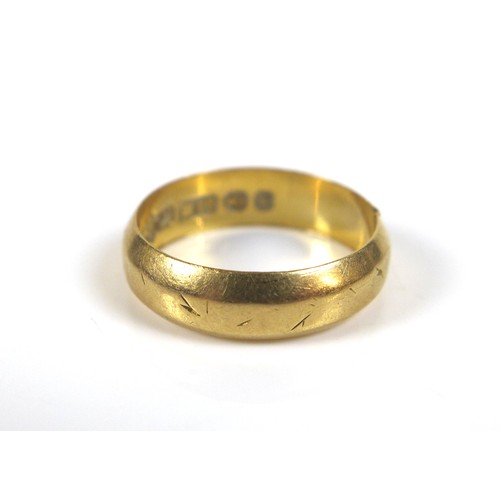 191 - An 18ct gold ring, size L/M, 3.7g.